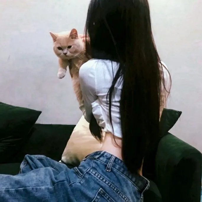 公寓里的两个女人